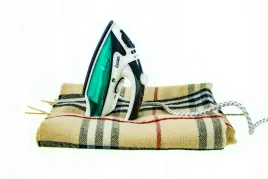 male-zelazko-turystyczne-z-funkcja-pary-1700w-skladane-podrozne