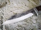 noz-mysliwski-finka-drewno-kandar-turystyczny-grawerowany-dzik-hunter-nd311-material-rekojesci-drewno
