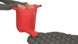 worek-bagazowy-z-pompka-robens-pump-sack-25-l-red-zapiecie-rolowane-zapiecie-z-klamra
