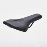 siodlo-rowerowe-btwin-60-sredni-dystans-kolor-czarny