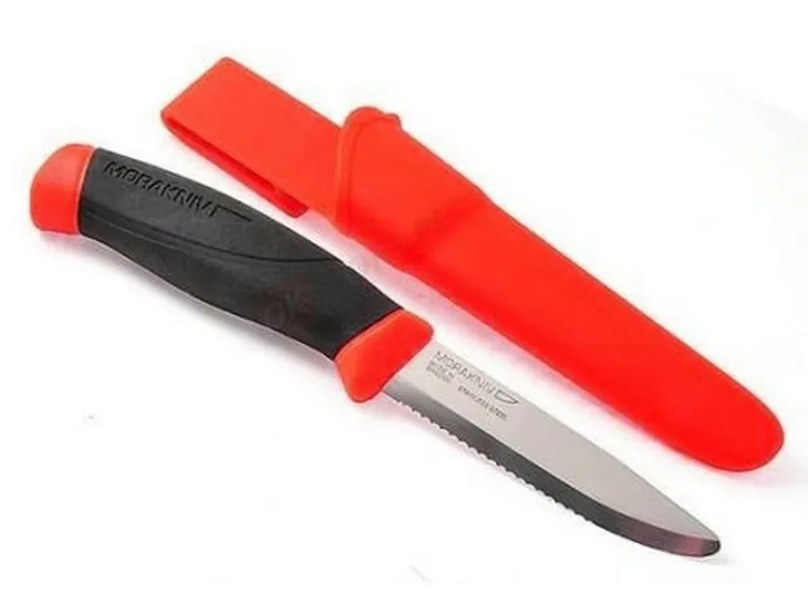 noz-morakniv-companion-f-rescue-nierdzewna-edc-cechy-dodatkowe-antyposlizgowa-rekojesc