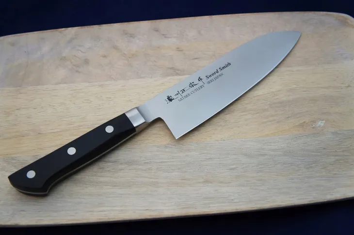noz-kuchenny-satake-satoru-santoku-dlugosc-ostrza-17-cm