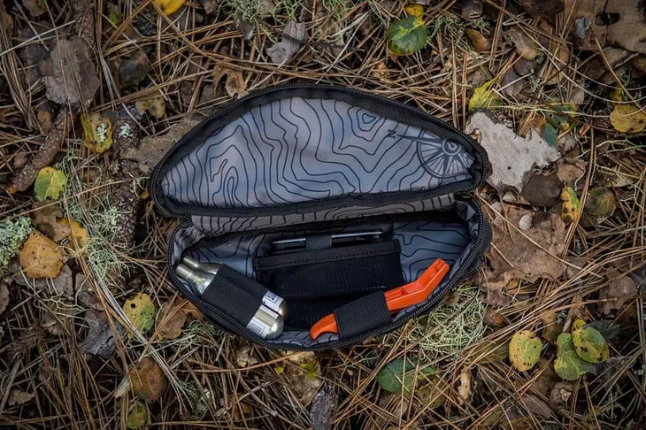 torba-na-rame-blackburn-blackburn-outpost-corner-dlugosc-23-cm