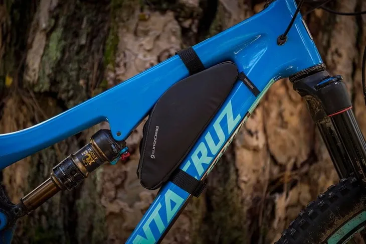 torba-na-rame-blackburn-blackburn-outpost-corner-zapiecie-rzep