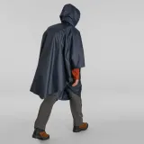 ponczo-turystyczne-forclaz-mt100-30-litrow-plec-mezczyzna-rodzaj-poncho