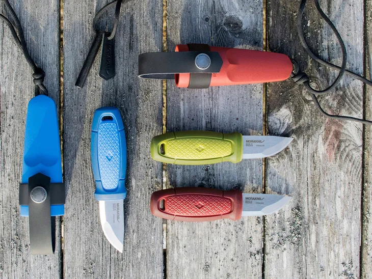 noz-morakniv-eldris-niebieski-z-zestawem-neck-ostrze-gladkie