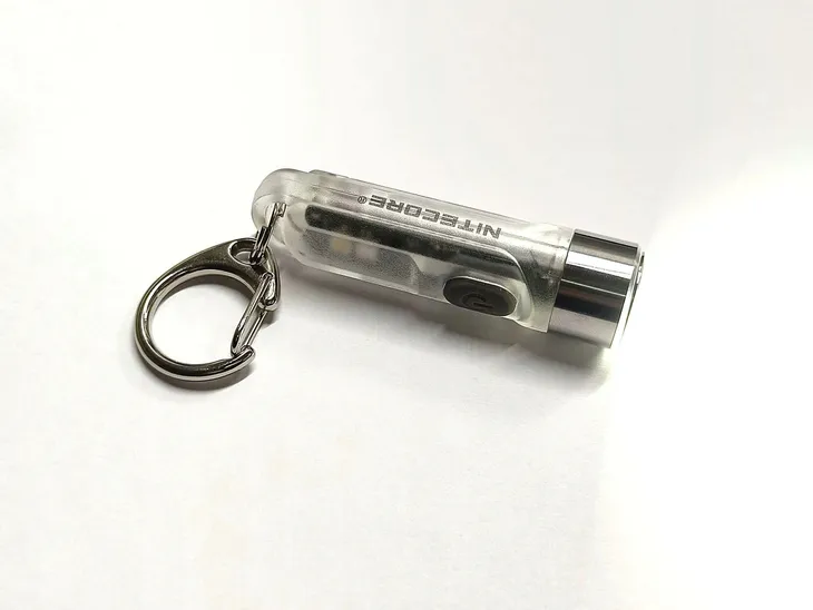 nitecore-latarka-turystyczna-tiki-300lm-srebrna-zrodlo-swiatla-led