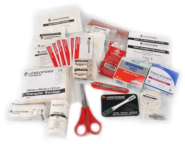 apteczka-lifesystems-camping-czerwony-kolor-czerwony