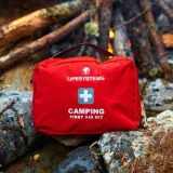 apteczka-lifesystems-camping-czerwony-glebokosc-produktu-6-cm