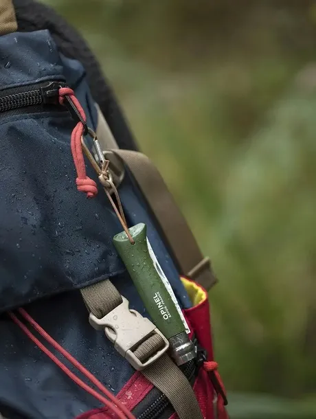 noz-turystyczny-opinel-material-rekojesci-drewno