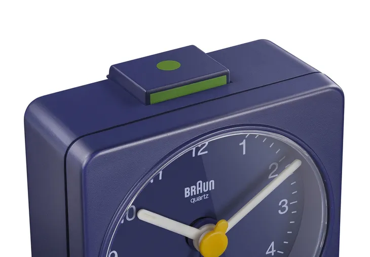 klasyczny-budzik-braun-bc02bl-alarm-cichy-kolor-niebieski