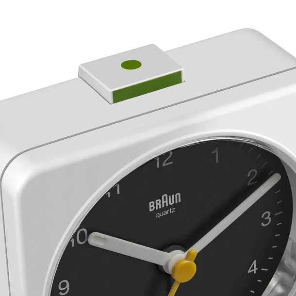 klasyczny-budzik-braun-bc02xwb-alarm-podswietlenie-zasilanie-baterie