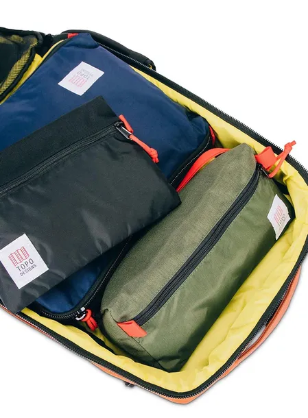plecak-podrozny-topo-designs-global-travel-bag-30-l-black-black-glebokosc-krotszy-bok-18-cm