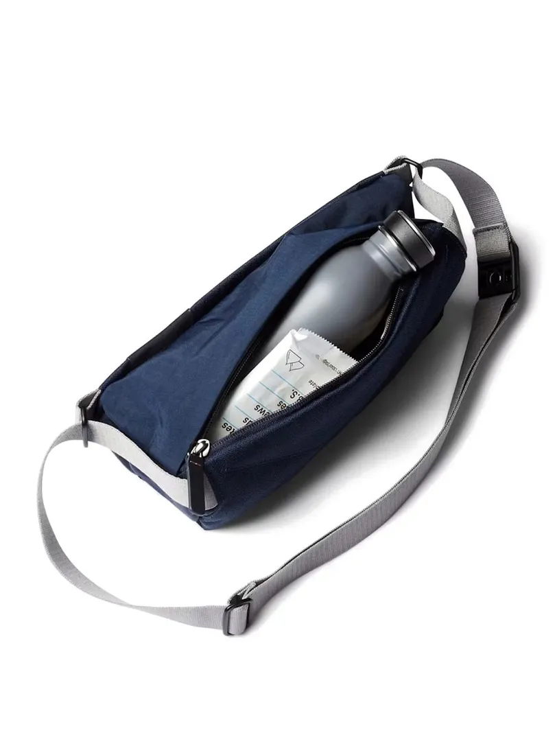 torba-na-ramie-crossbody-bellroy-sling-mini-4-l-navy-wysokosc-13-cm