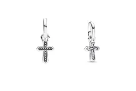 pandora-mini-zawieszka-me-lsniacy-krzyz-793044c01-srebro-925