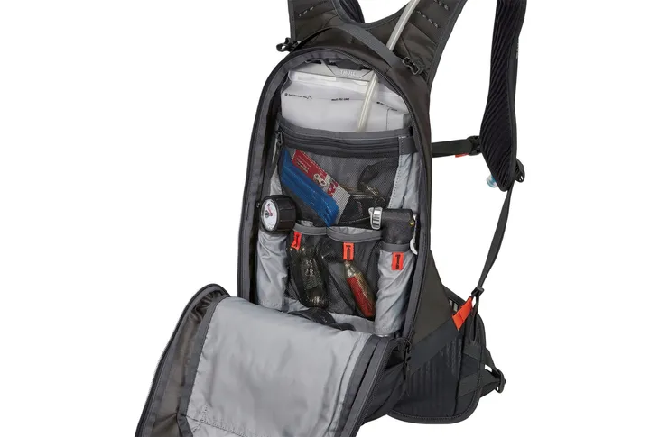plecak-hydracyjny-z-buklakiem-25-l-thule-rail-12-l-obsidian-material-dominujacy-nylon