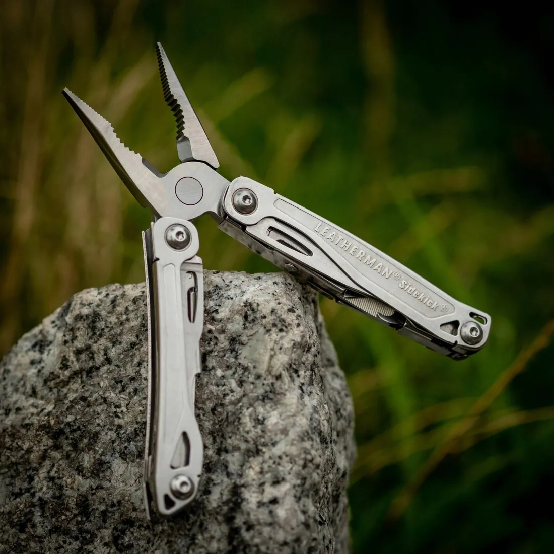 multitool-leatherman-sidekick-14-narzedzi-dl-97-mm-cechy-dodatkowe-mozliwosc-otwierania-jedna-reka