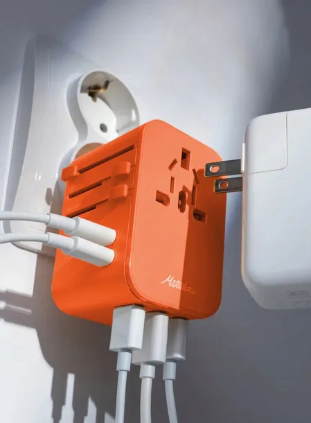 adapter-podrozny-matador-global-travel-adapter-forget-me-not-orange-kod-producenta-matjy307001o-model-global-travel-adapter
