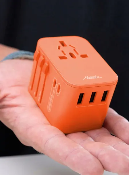 adapter-podrozny-matador-global-travel-adapter-forget-me-not-orange-kod-producenta-matjy307001o-marka-matador