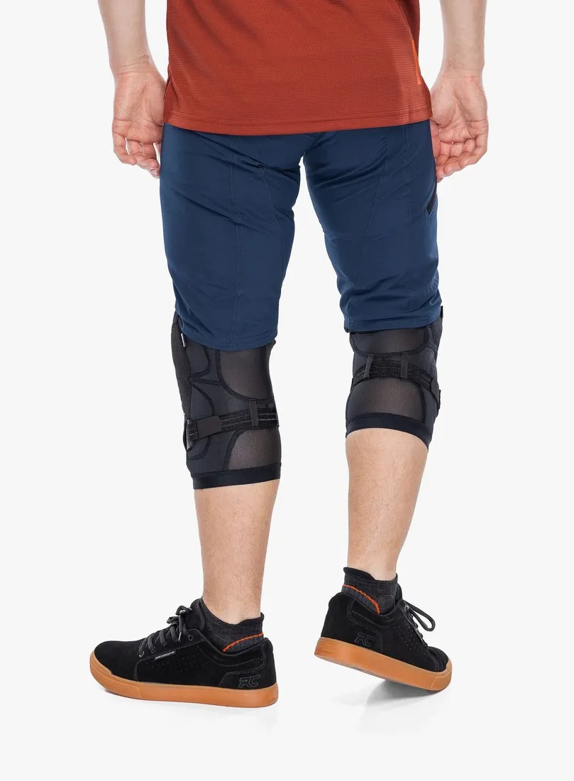 ochraniacze-kolan-enduro-evoc-knee-protector-ls-flex-enduro-black-s-marka-evoc