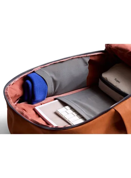 plecak-miejski-bellroy-transit-workpack-26-bronze-cechy-dodatkowe-na-zamek