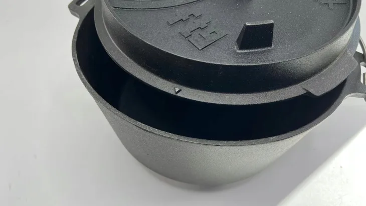 garnek-zeliwny-na-nozkach-petromax-dutch-oven-ft9-black-waga-z-opakowaniem-13-kg