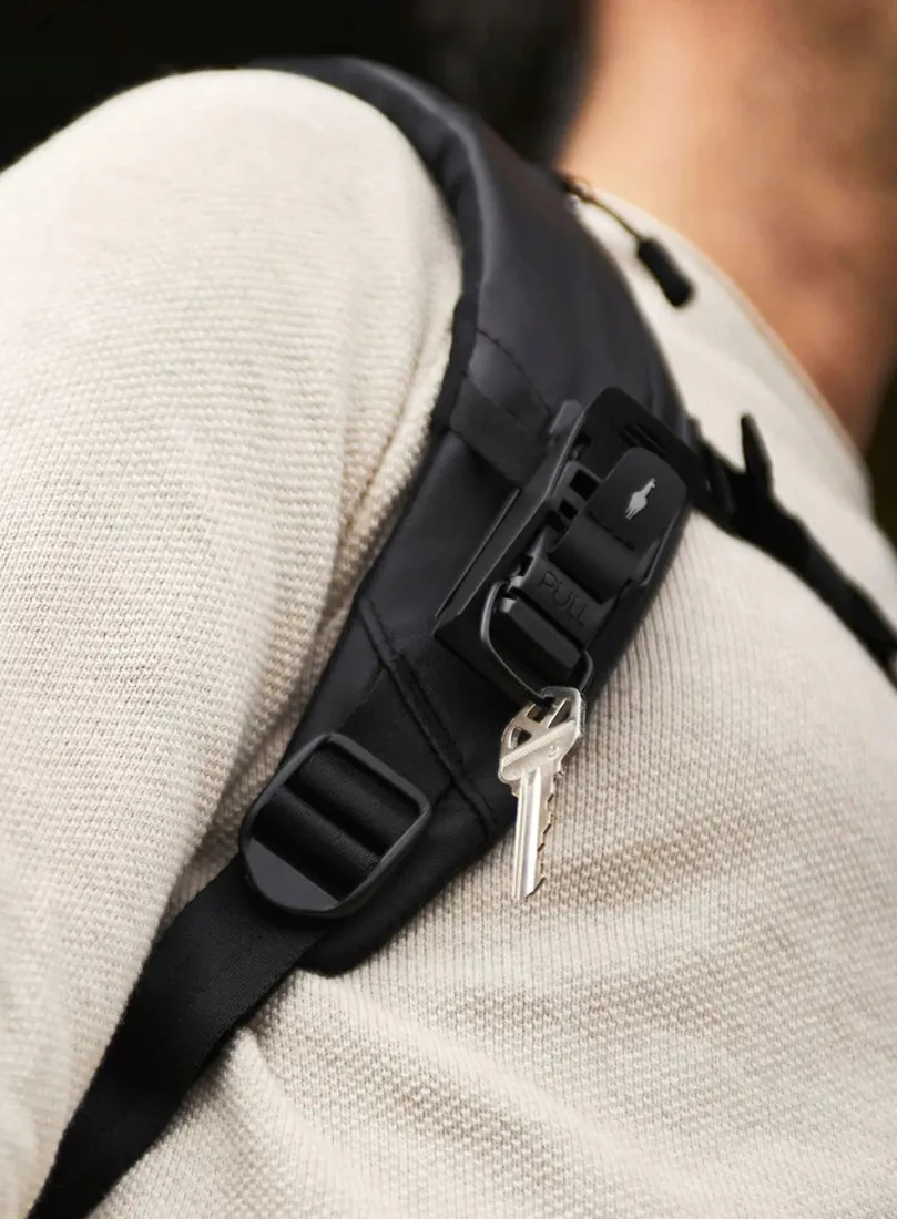 brelok-alpaka-hub-keychain-black