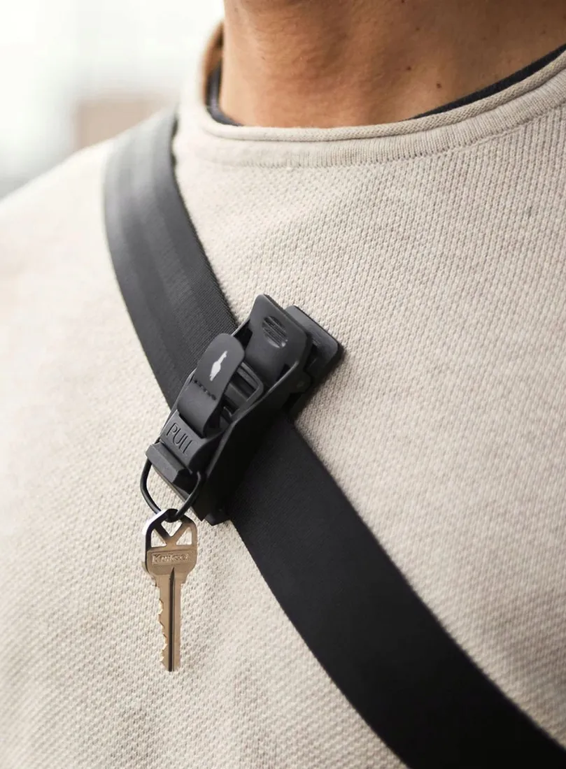 brelok-alpaka-hub-keychain-black-material-dominujacy-inny