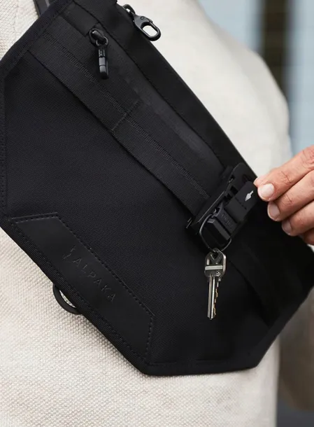 brelok-alpaka-hub-keychain-black-marka-bez-marki