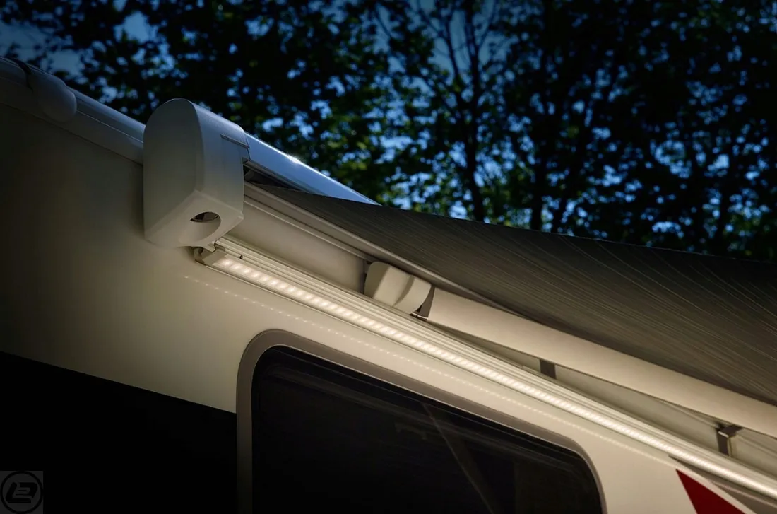tasma-led-oswietlenie-pod-markize-thule-12v-4m