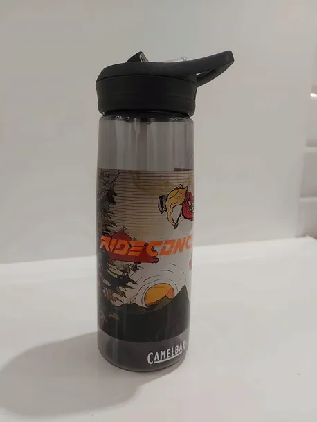 butelka-na-wode-camelbak-eddy-075-l-bottle-w-tritan-renew-charcoal-material-dominujacy-tworzywo-sztuczne