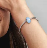 charms-pandora-791691c01-opalizujacy-blekit-oceanu-nazwa-koloru-producenta-srebrny