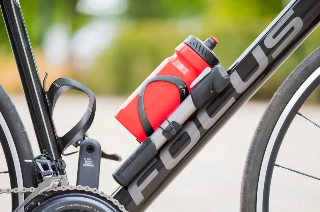 pompka-reczna-bbb-windrush-s-czarny