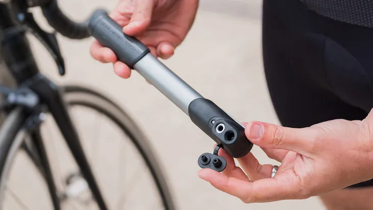 pompka-reczna-bbb-windrush-s-czarny-wysokosc-1-1-cm