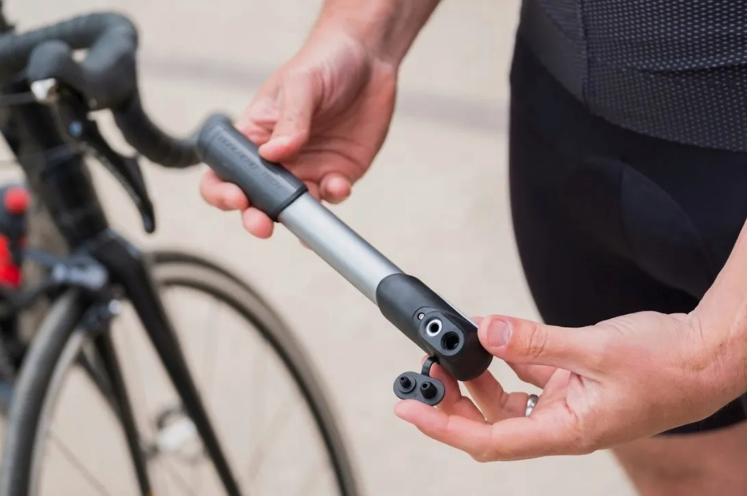 pompka-reczna-bbb-windrush-s-czarny-marka-bbb