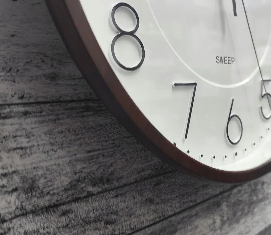 zegar-scienny-jvd-brazowy-305cm