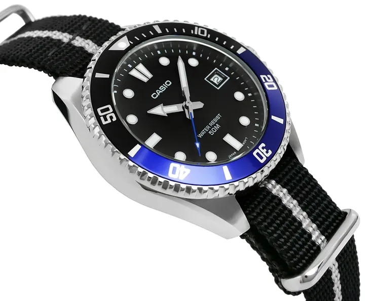 meski-zegarek-casio-mdv-10c-1a2vef-na-pasku-czarny-datownik-neobrite-lekki-mechanizm-kwarcowy