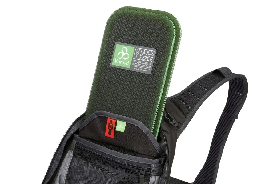 plecak-rowerowy-hydracyjny-z-buklakiem-thule-rail-12-l-covert-green-marka-thule