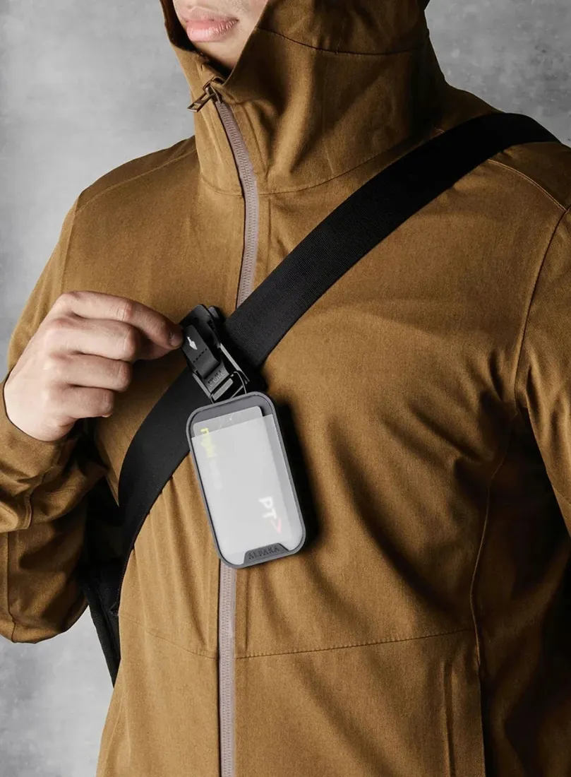 etui-na-karty-wizytownik-z-klipsem-alpaka-hub-cardholder-black-kolor-czarny