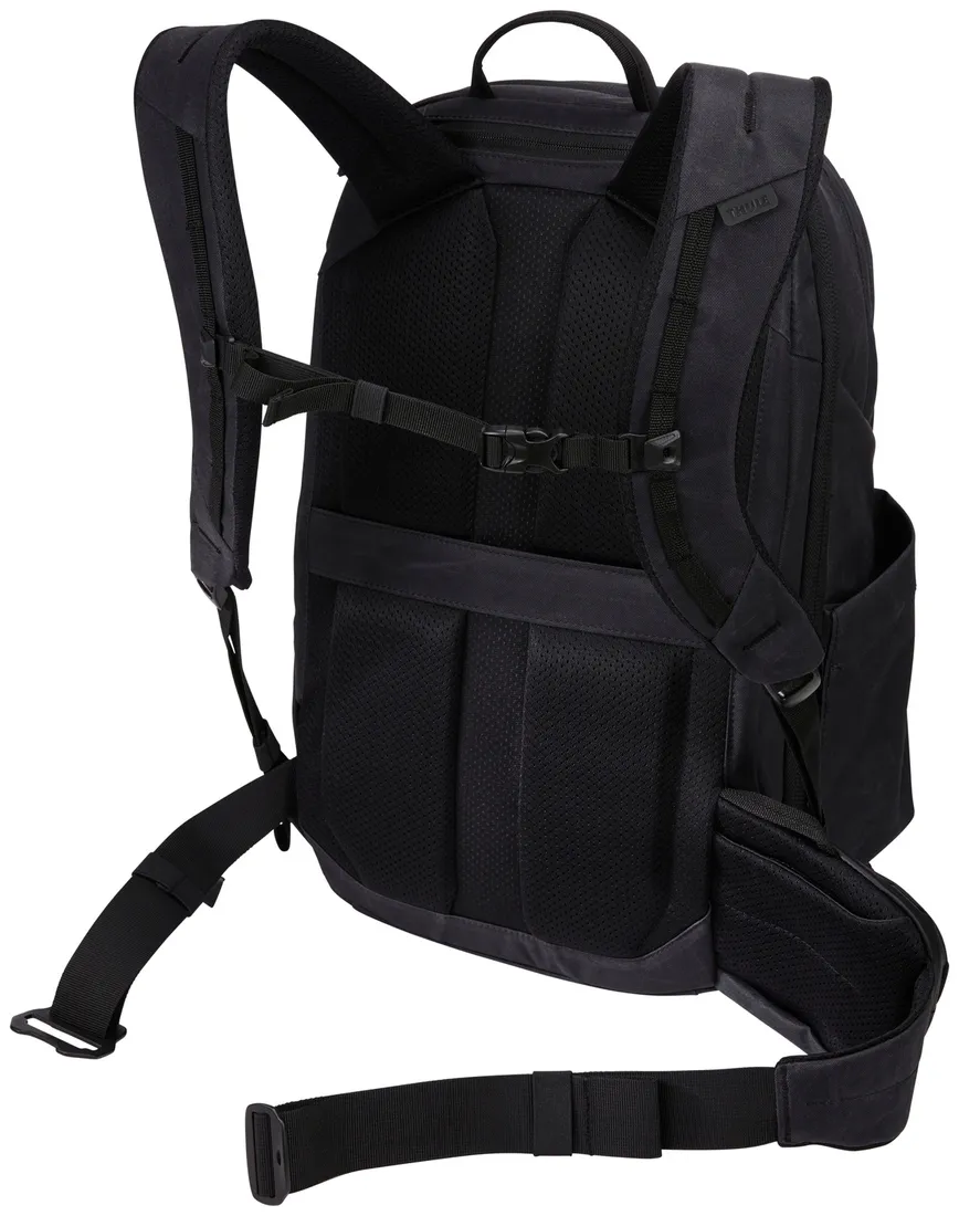 plecak-podrozny-thule-aion-travel-backpack-28l-black-cechy-dodatkowe-miejsce-na-bidon