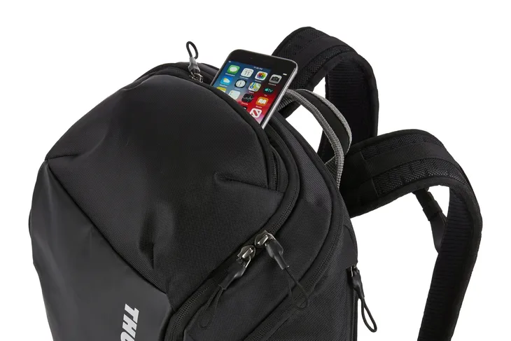 plecak-miejski-rowerowy-thule-chasm-backpack-26-l-black-pojemnosc-20-40-l