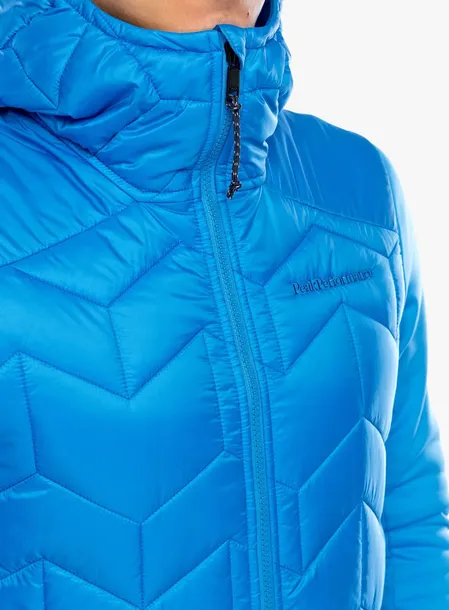 kurtka-hybrydowa-peak-performance-elevate-liner-hybrid-hood-blue-s-marka-peak-performance