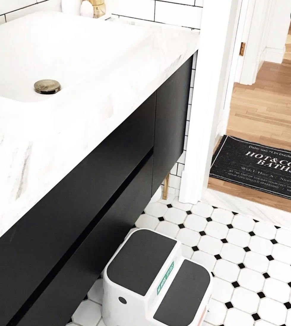 podest-7489-bialy-waga-z-opakowaniem-0-8-kg