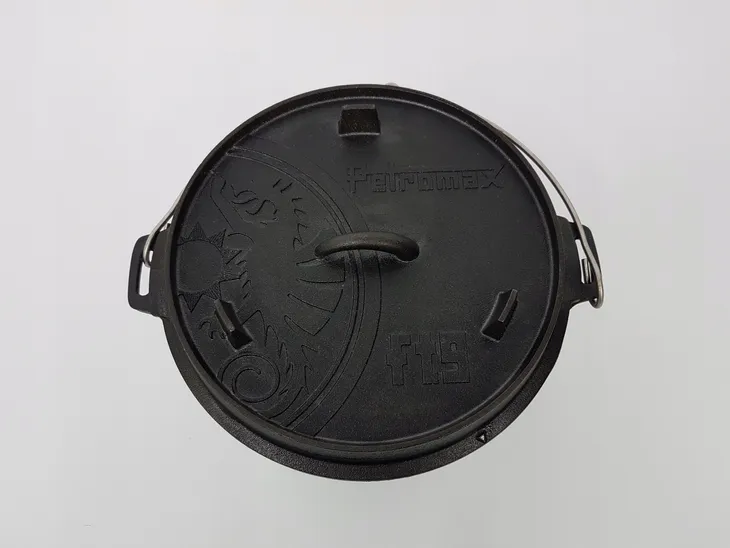garnek-zeliwny-z-plaskim-dnem-petromax-dutch-oven-ft9-t-black-pojemnosc-9-l