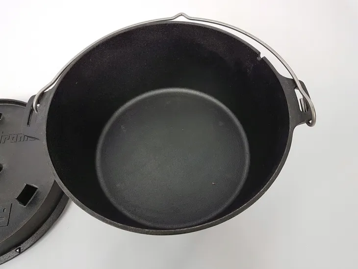 garnek-zeliwny-z-plaskim-dnem-petromax-dutch-oven-ft9-t-black-rodzaj-stojacy-waga-z-opakowaniem-10-05-kg