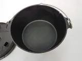 garnek-zeliwny-z-plaskim-dnem-petromax-dutch-oven-ft9-t-black-rodzaj-stojacy-waga-z-opakowaniem-10-05-kg
