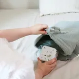 przenosna-lampka-nocna-cube-b-swiecaca-kostka-las-waga-z-opakowaniem-0-15-kg