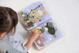 taf-toys-magiczna-ksiazeczka-wodna-a-kuku-z-pieczatka