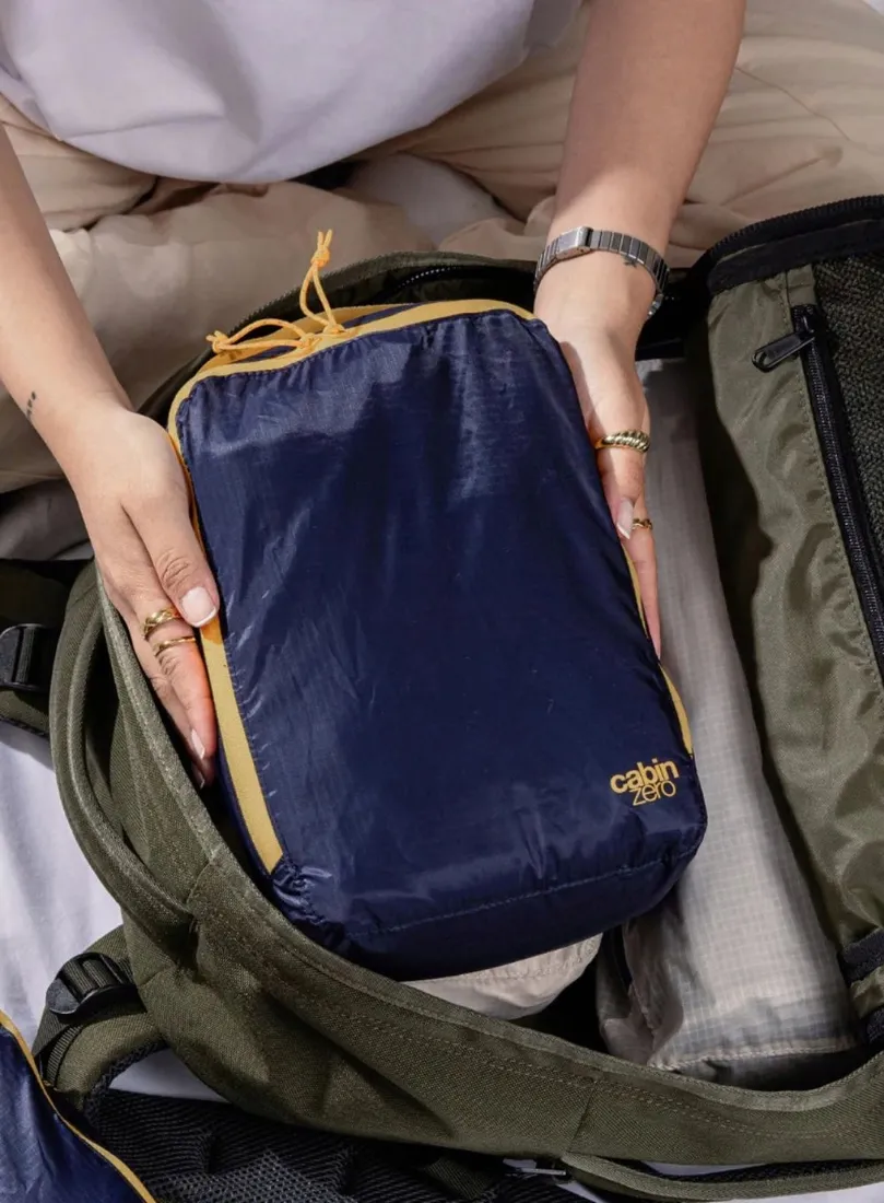 organizer-na-odziez-cabinzero-ultralight-packing-cube-m-blue-shimmer-marka-cabinzero