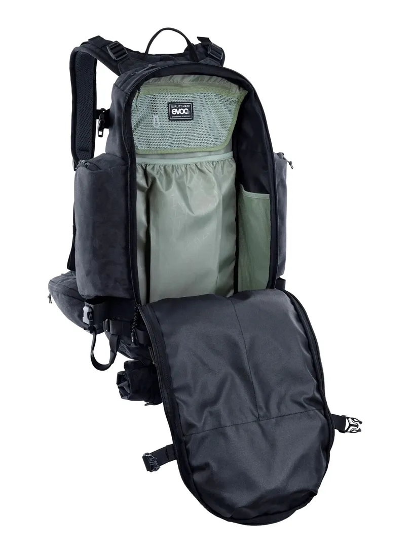 plecak-evoc-trail-builder-35-l-czarny